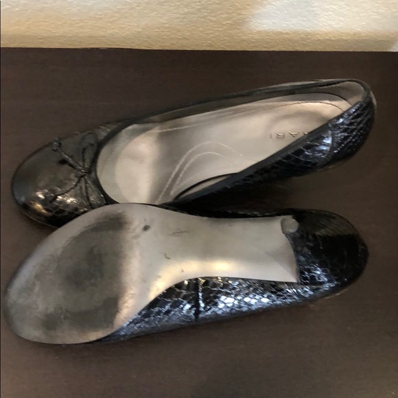 Tahari Heels - Picture 2 of 3